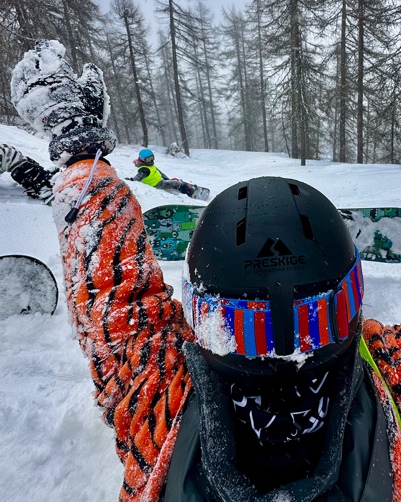 Ragazzi della Surf Crew Preskige nella neve