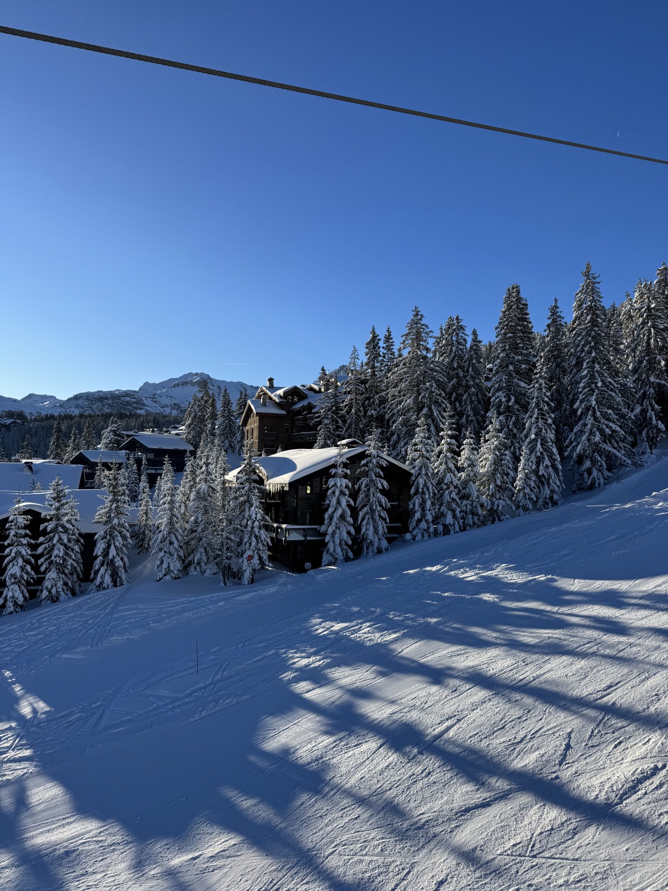 Chalet di lusso di Courchevel immersi negli abeti innevati