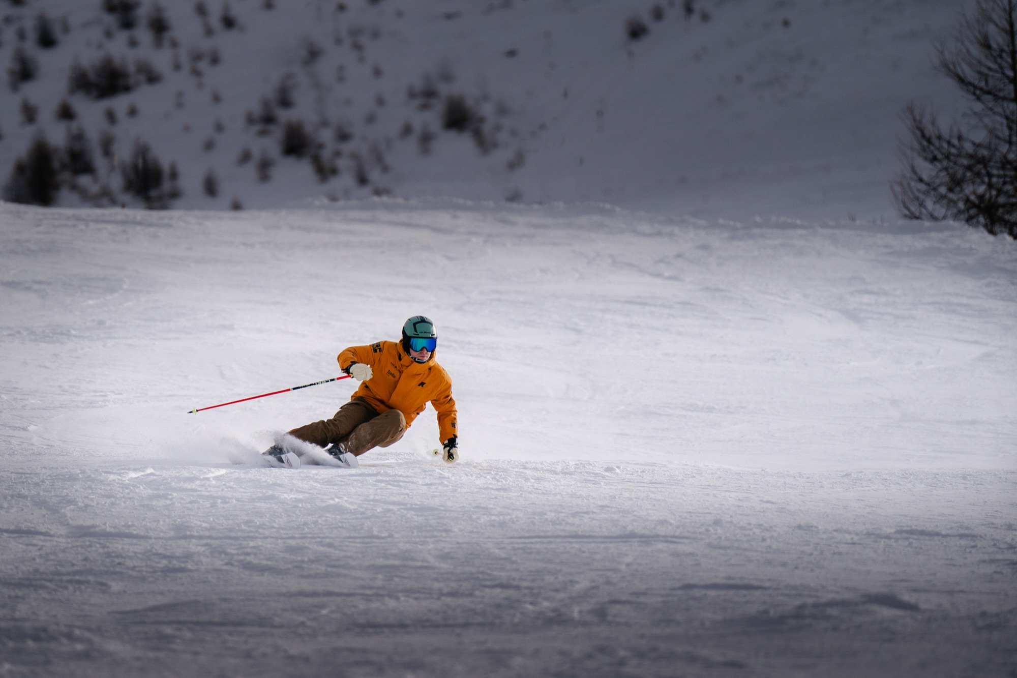 Eugenio Marsaglia, Istruttore Nazionale e co-fondatore Preskige, in curva condotta sugli sci a Sestriere