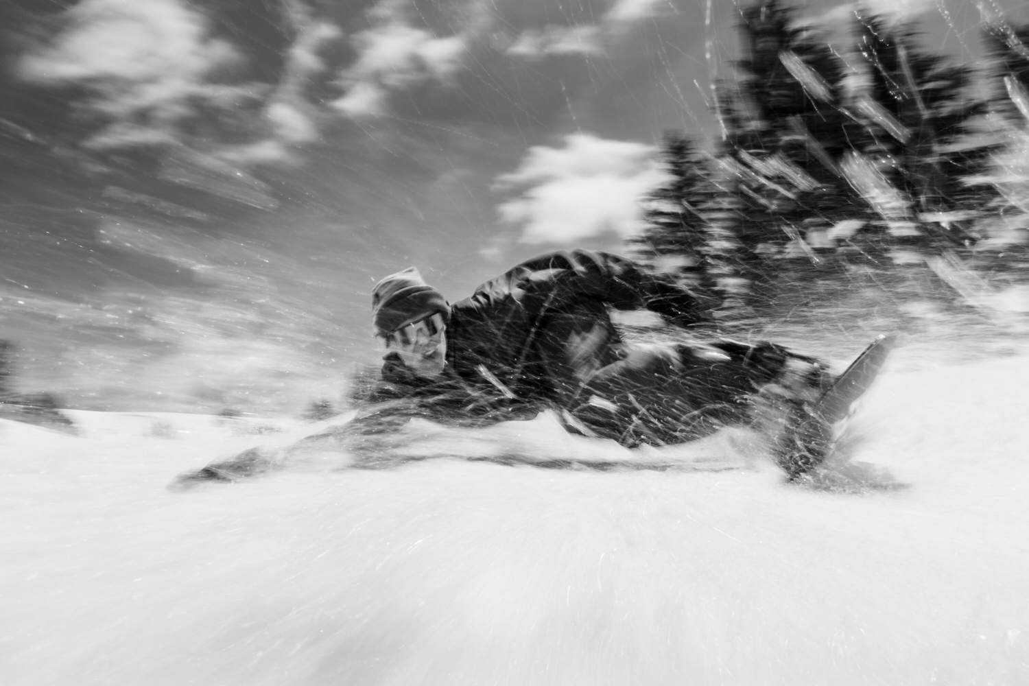Snowboarder in conduzione sulla lamina a Sestriere