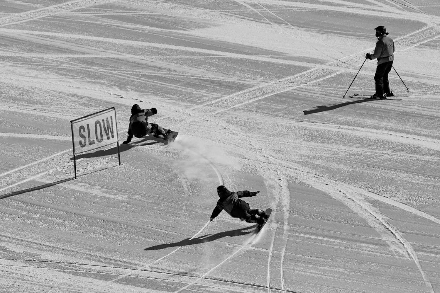 Tracce incise sulla neve battuta della Via Lattea